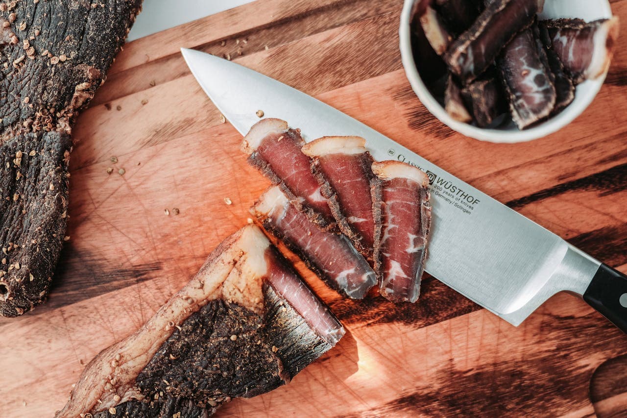 A cut of lean meat on a cutting board: the best meat for beef jerky