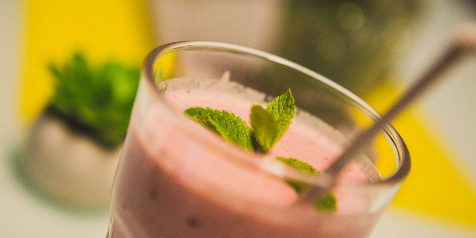 should you drink protein shakes on rest days: a strawberry protein shake on a table 